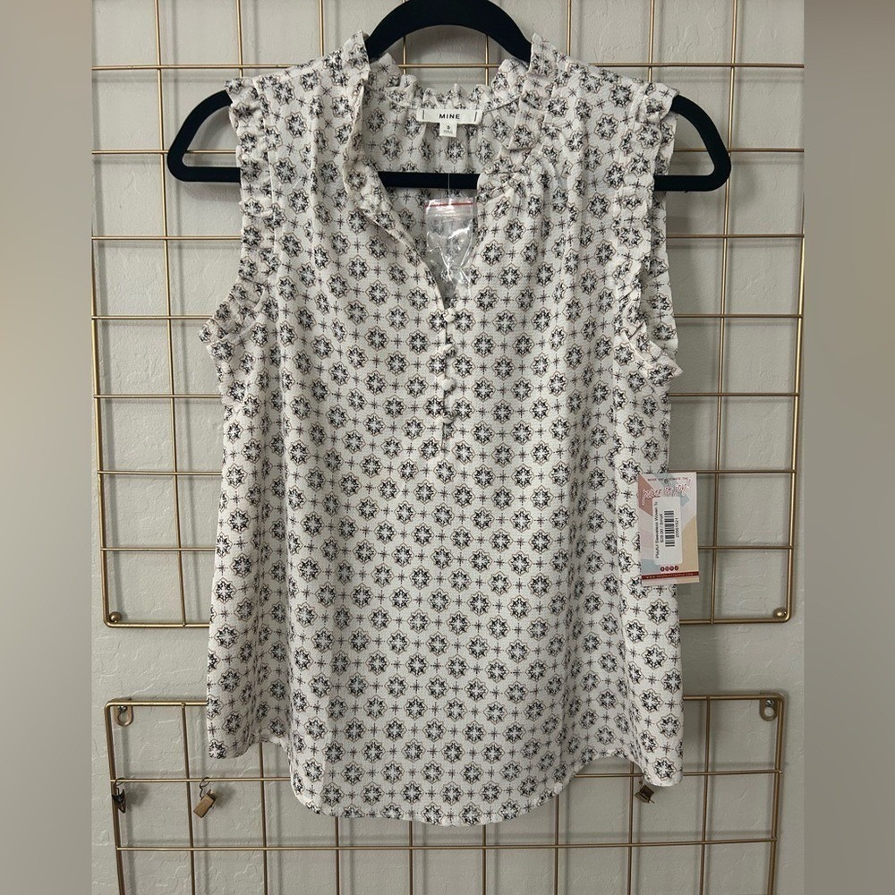NWT Mine Womens Small Boho Geometric Ruffle Sleeveless Blouse Summer Top White